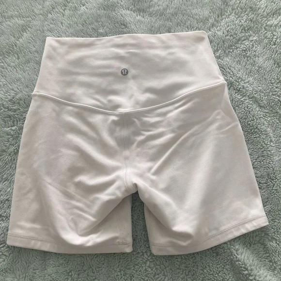 Lululemon Shorts White - Size 6 - Picture 2 of 4